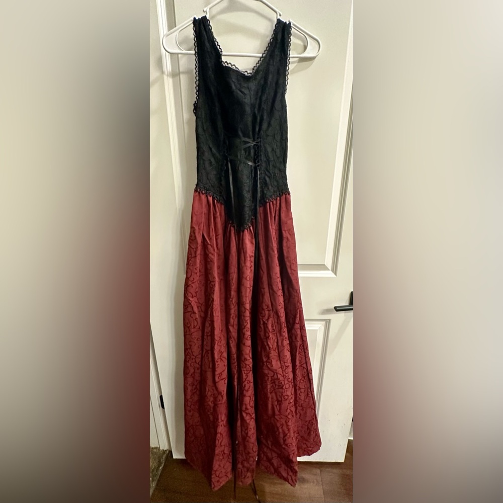 Elegant Black and Red 1700/1800s Vintage Dress